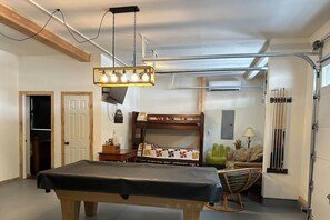 3 bedrooms, desk, free WiFi, bed sheets