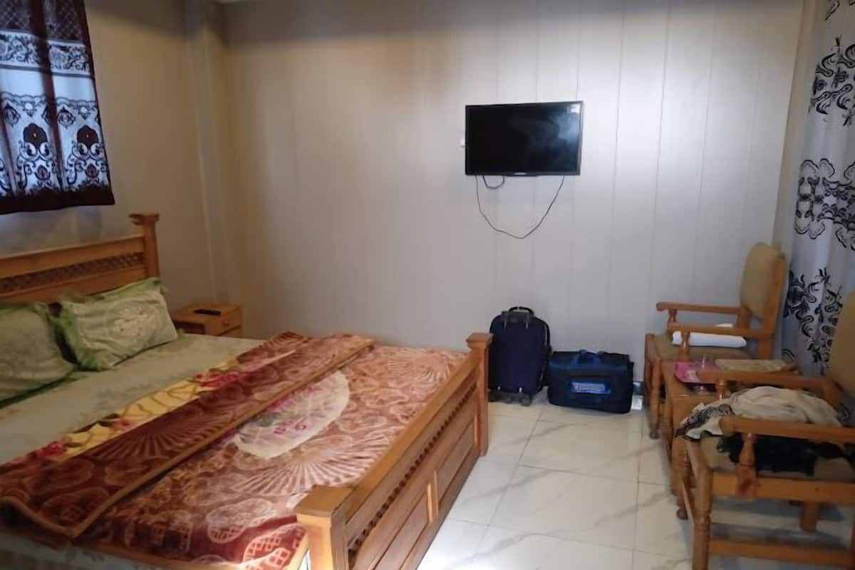 Deluxe Double Room | Soundproofing, iron/ironing board, free WiFi