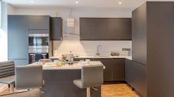 Réfrigérateur, micro-ondes, four, lave-vaisselle