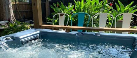 Outdoor spa tub