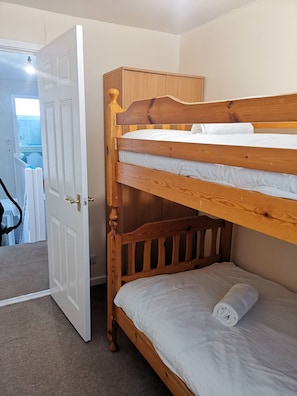 1 bedroom, free WiFi - Shielded Serenity King Suite (South Shields)