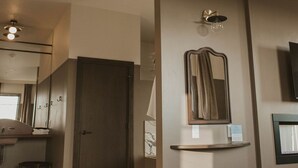 A modern bathroom with a vanity, mirror, and towel rack. - The Atlee Suites (Berlin)