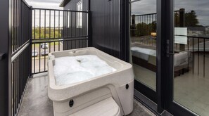 Exclusive Suite, 1 King Bed, Hot Tub | Terrace/patio - The Atlee Suites (Berlin)