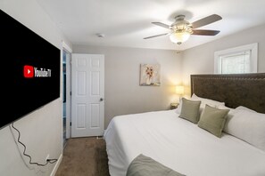 2 Schlafzimmer, Schreibtisch, Bügeleisen/Bügelbrett, Reisekinderbett