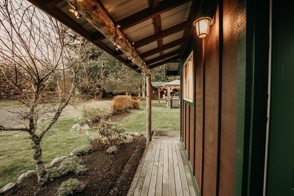 Property grounds - 71MF- Rustic - Pets Ok - Sleeps 4 by RedAwning (Maple Falls)