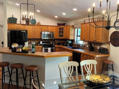 Lakefront Privacy, Inviting Home on Unique Country Property, Minutes to DeLand