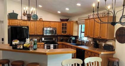 Lakefront Privacy, Inviting Home on Unique Country Property, Minutes to DeLand