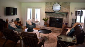 Living area - Lakefront Privacy, Inviting Home on Unique Country Property, Minutes to DeLand (DeLand)