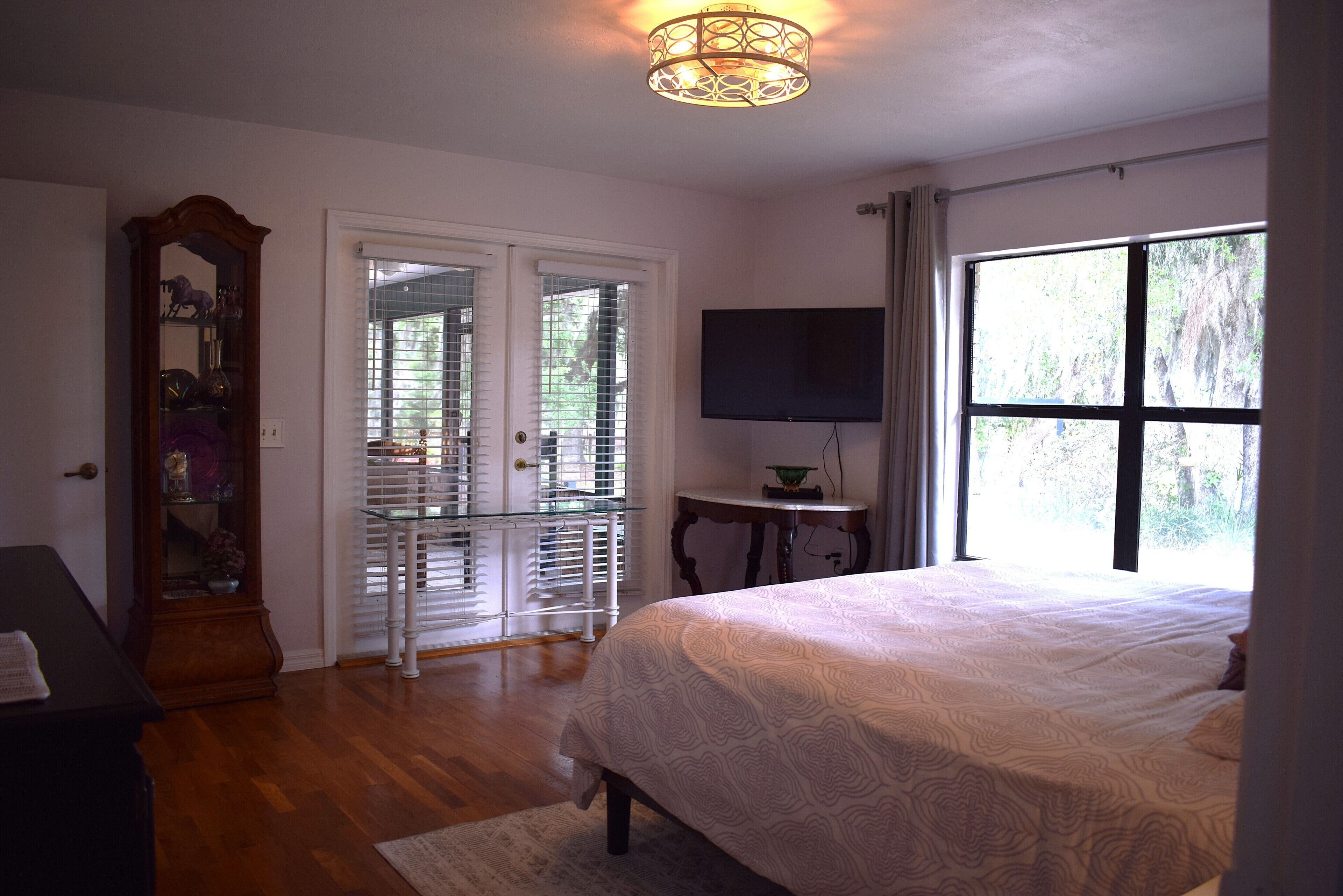 3 habitaciones, tabla de planchar con plancha, wifi y ropa de cama 