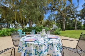 Outdoor dining - Lakefront Privacy, Inviting Home on Unique Country Property, Minutes to DeLand (DeLand)