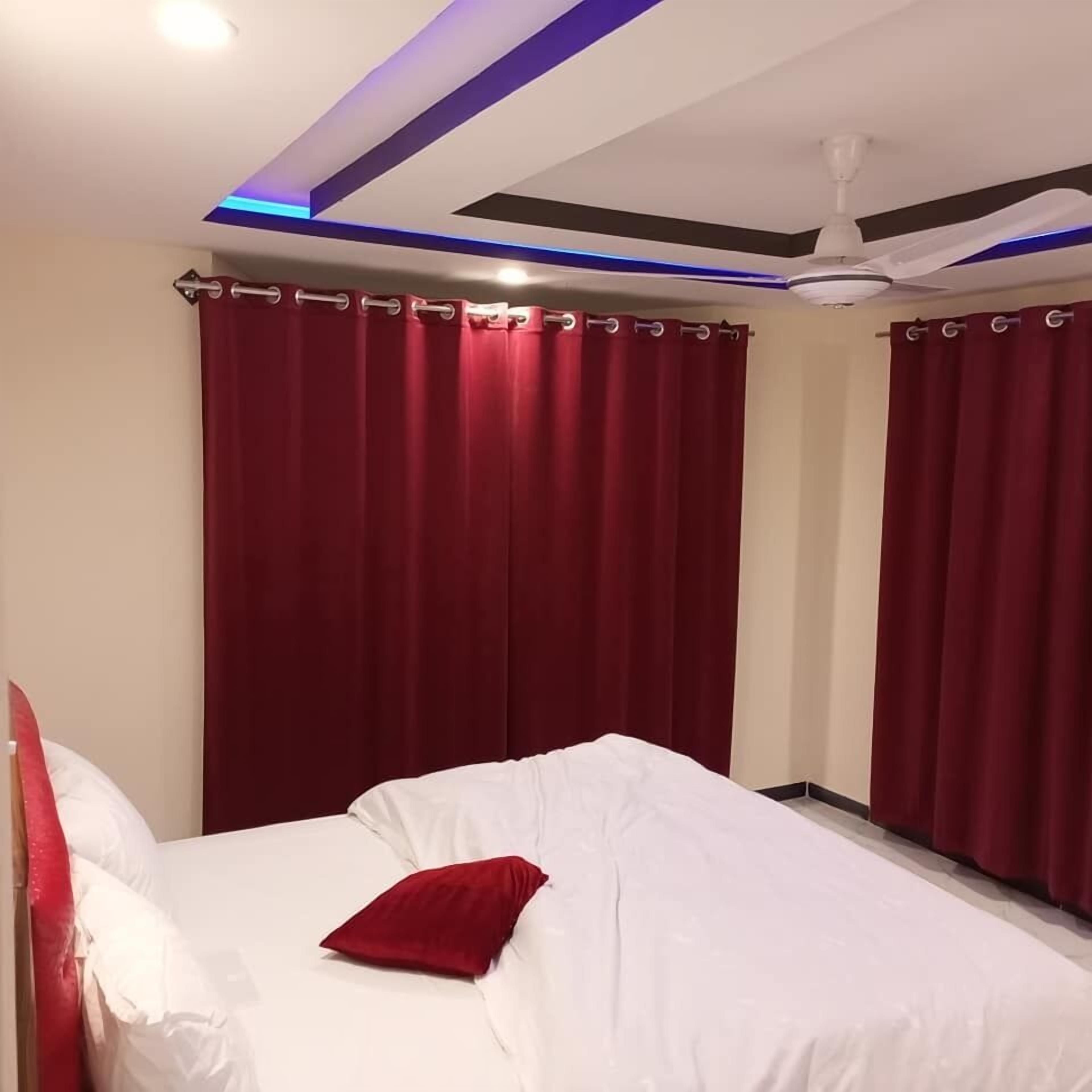 Deluxe Double Room | Iron/ironing board, free WiFi