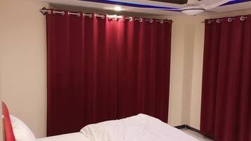 Deluxe Double Room | Iron/ironing board, free WiFi