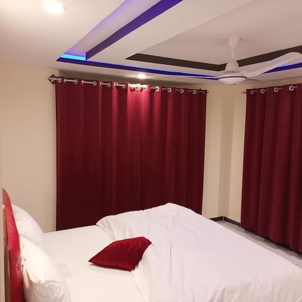 Deluxe Double Room | Iron/ironing board, free WiFi - Elli's Luxus Hotel & Restaurant (Skardu)