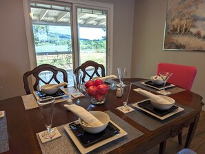 Dining - Osprey Bluff, Conveniently located with exceptional sunrises and lake views. (Clinton)