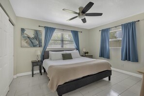 4 bedrooms, desk, iron/ironing board, travel cot - Home with heated pool & Fenced Yard by Siesta Key! (Sarasota)