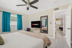 4 habitaciones, escritorio y tabla de planchar con plancha 
