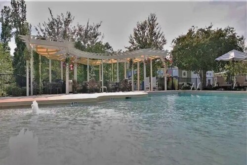 Lakefront Retreat w/Pool, Elevator & Boat Slip