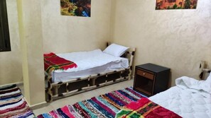 3 habitaciones, tabla de planchar con plancha, wifi y ropa de cama 
