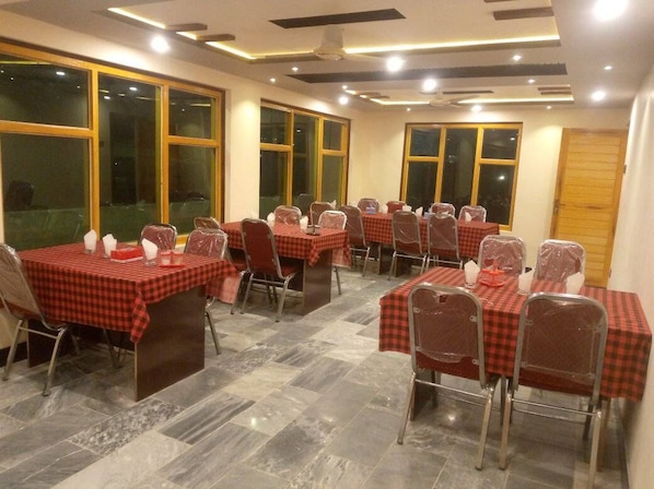 Restaurant - Shama Resort Hotel & Restaurant (Skardu)