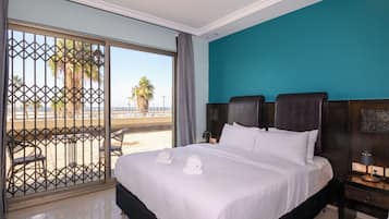 Phòng 4 Deluxe, quang cảnh biển | Két bảo mật tại phòng, bàn, khu vực làm việc phù hợp cho laptop