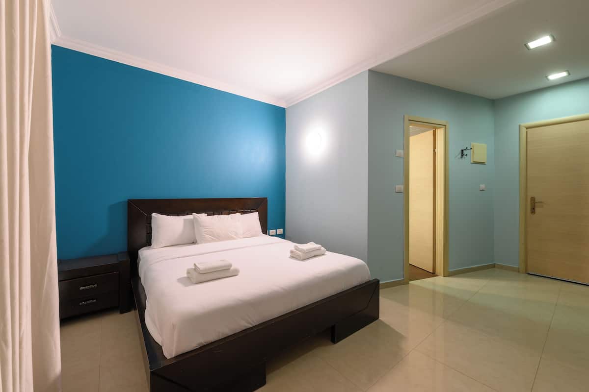 In-room safe, desk, laptop workspace, soundproofing