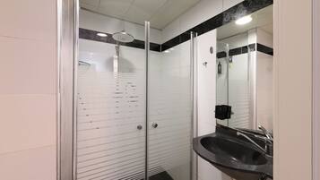Family Studio | Bathroom