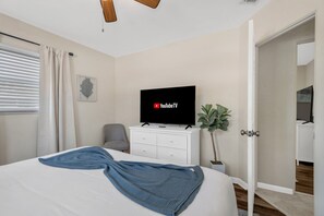 4 bedrooms, desk, iron/ironing board, travel crib