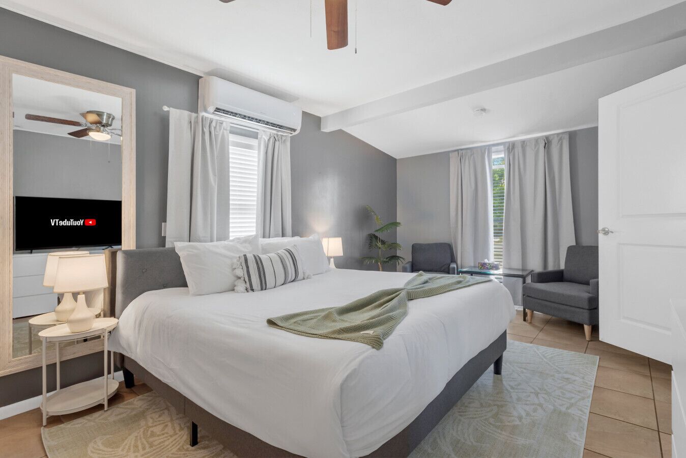 4 bedrooms, desk, iron/ironing board, travel crib