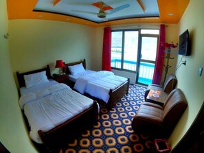 Deluxe-Doppel- oder -Zweibettzimmer | Schallisolierte Zimmer, Bügeleisen/Bügelbrett, kostenloses WLAN