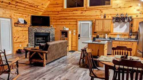 A Majestic Mountain Getaway, Walk to Lake Hiwassee