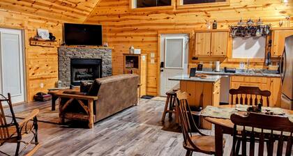 A Majestic Mountain Getaway, Walk to Lake Hiwassee