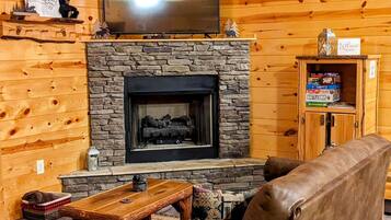 Smart-TV, peis og bøker