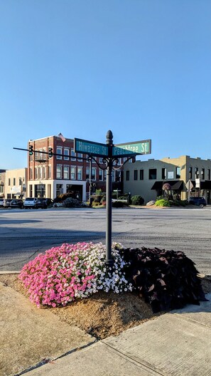 A street intersection with a signpost indicating 'Hiwassee St' and 'Peachtree St'.