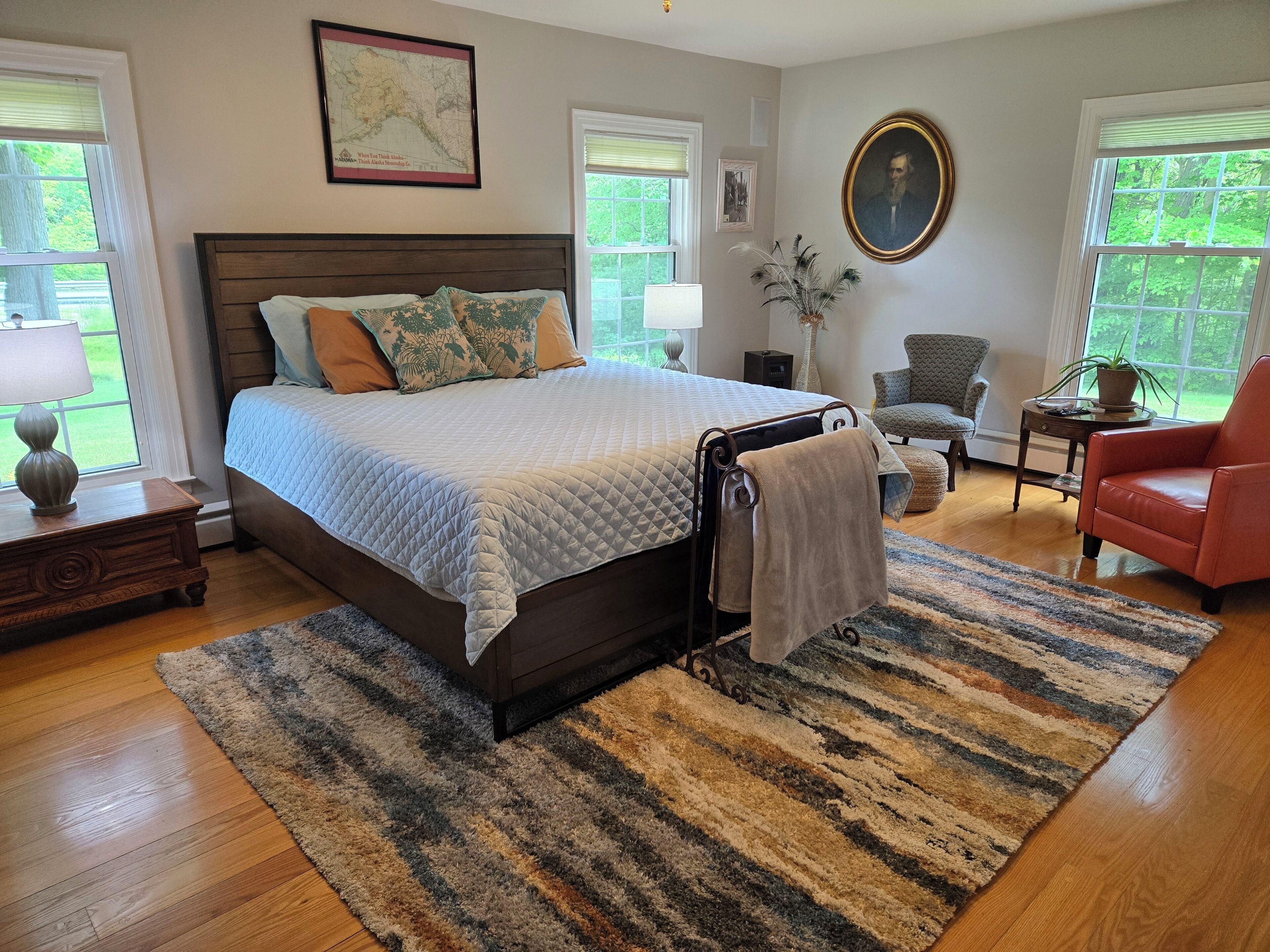 4 bedrooms, iron/ironing board, WiFi, bed sheets