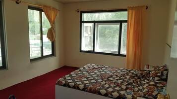 Deluxe Double Room | Soundproofing, iron/ironing board, free WiFi
