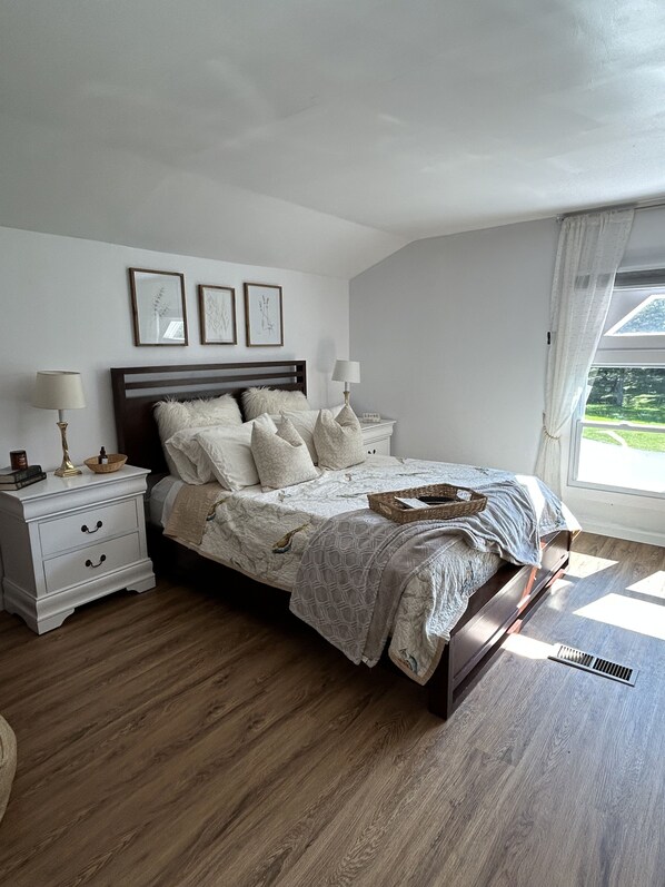 1 habitación, tabla de planchar con plancha, wifi gratis y ropa de cama 