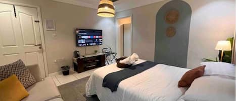 1 Schlafzimmer, BĂŒgeleisen/BĂŒgelbrett, WLAN, BettwĂ€sche