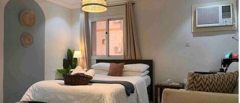 1 habitación, tabla de planchar con plancha, wifi y ropa de cama