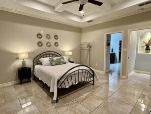 3 عدّة غرف نوم ومكواة/لوح كي وواي فاي مجانًا وملاءات أسرّة