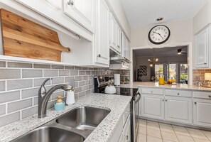 Fridge, microwave, oven, stovetop - NEW Trendy Midtown Vibes Townhouse, Fenced Yard (Columbus)