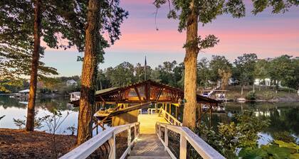 Lakefront Retreat - Sleeps 18 - Kayaks + Hot Tub