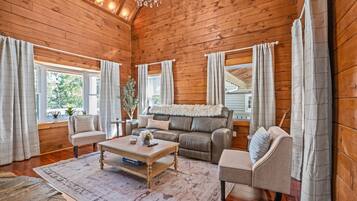 TV connectée, cheminée, jeux vidéo, baby-foot