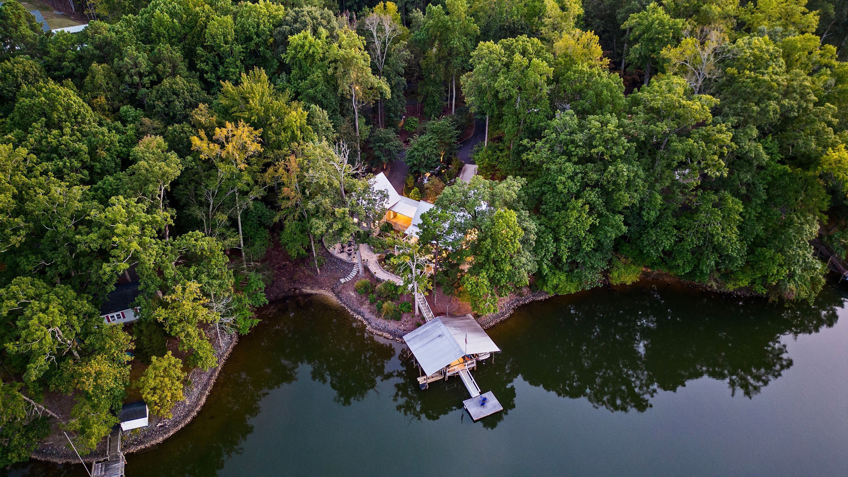 Pet-Friendly Lake Wylie Home w/Private Dock, Beach, Kayaks, & Hot Tub! Sleeps 18
