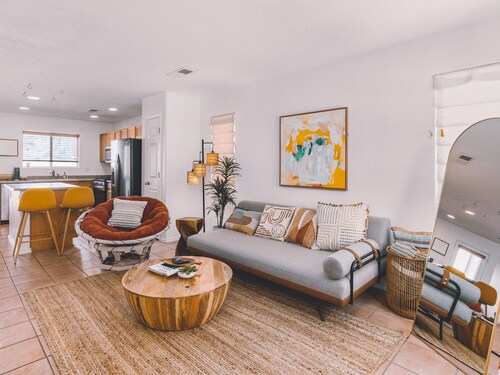 Spacious, Quiet Home in Gated Community, Family Friendly, King Bed, 3 Parkings