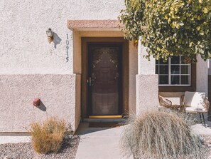 Exterior detail - Spacious, Quiet Home in Gated Community, Family Friendly, King Bed, 3 Parkings (Albuquerque)