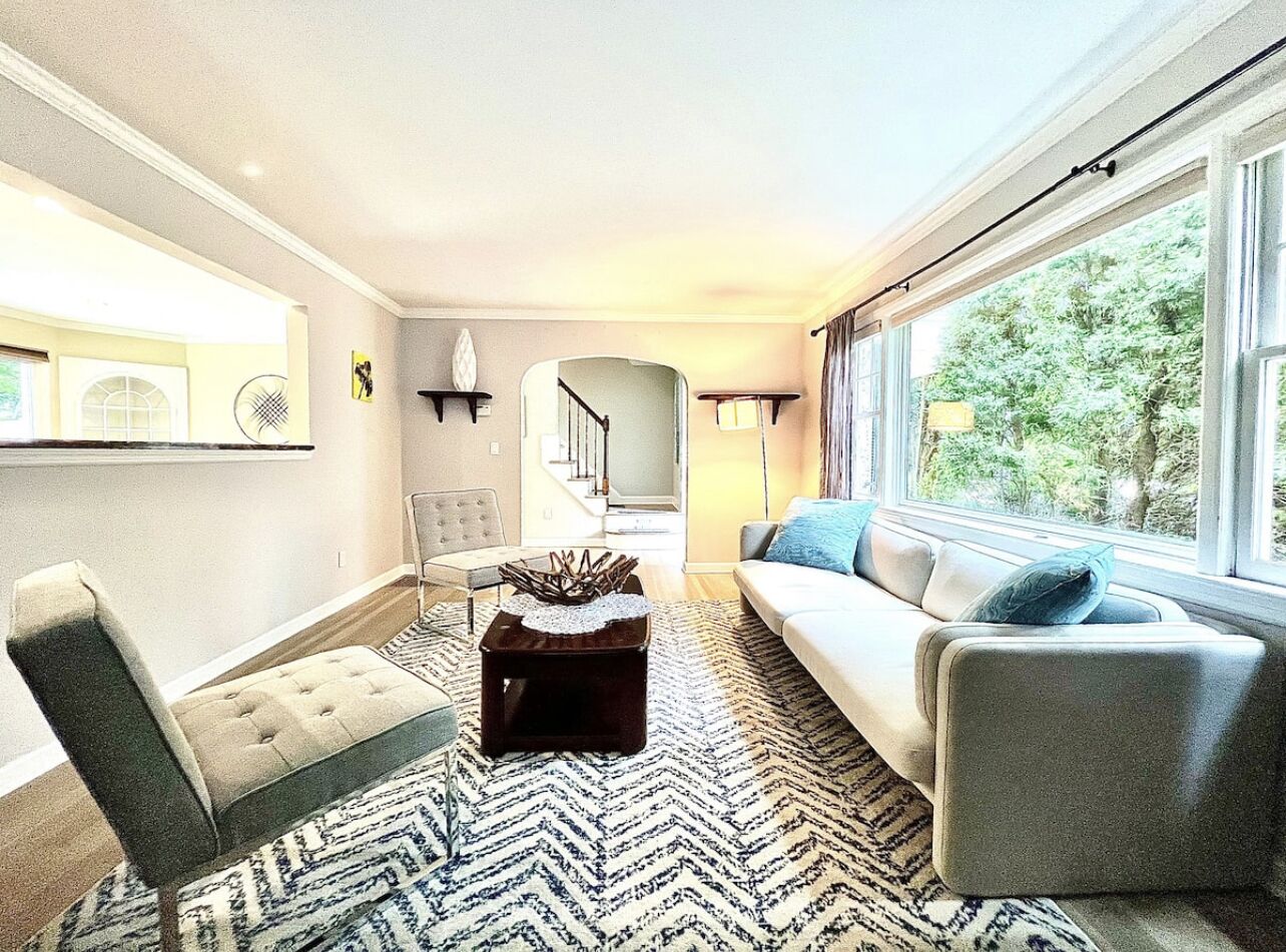 Spacious and bright 1bed/1bath near downtown w/game room! Close to train&more!