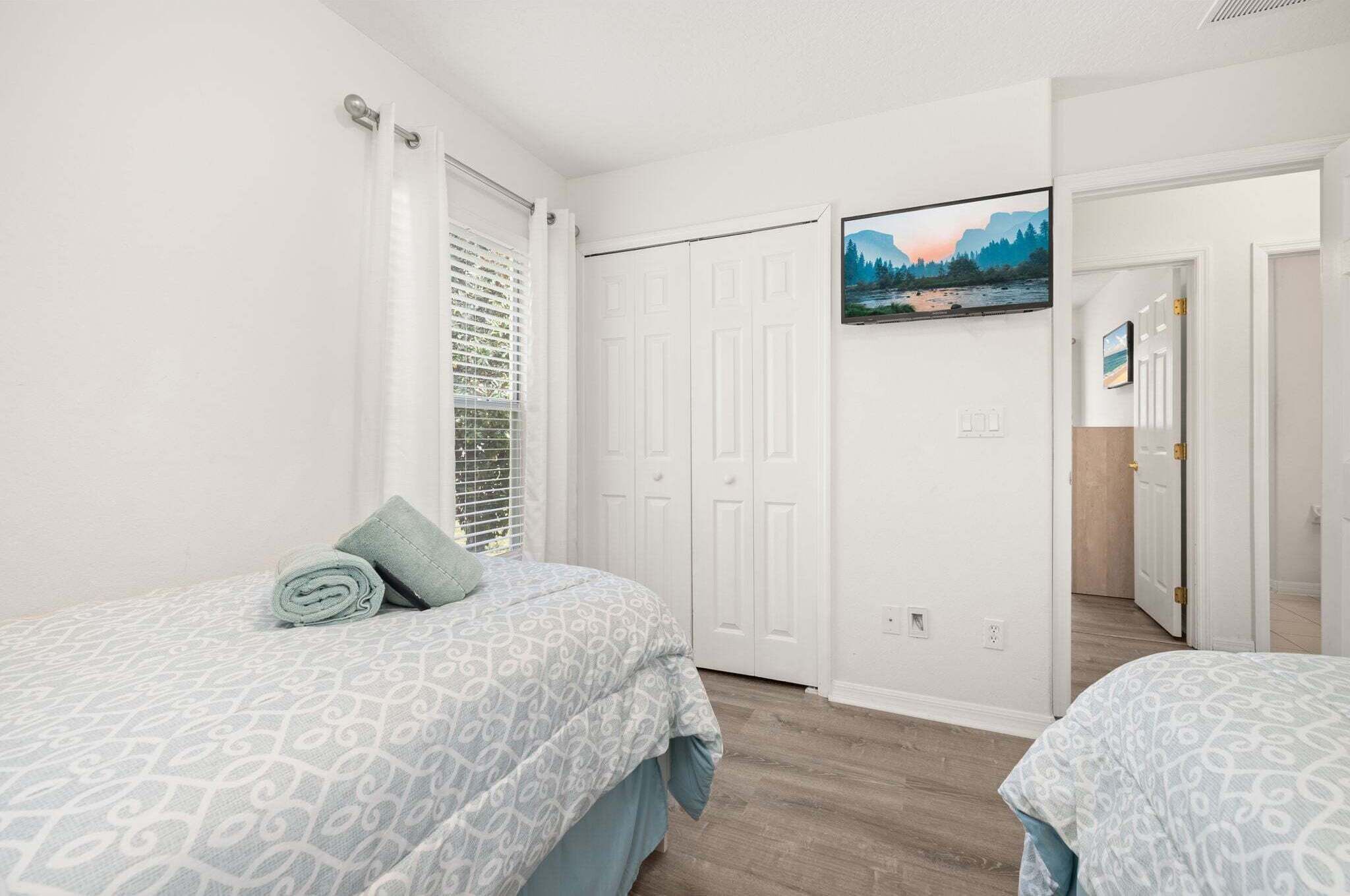 6 bedrooms, iron/ironing board, free WiFi, bed sheets