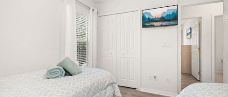 6 bedrooms, iron/ironing board, free WiFi, bed sheets