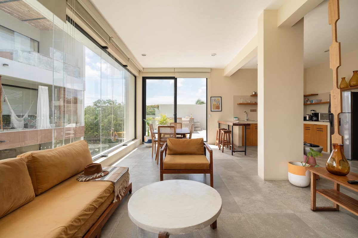 Studio Suite Deluks | 1 kamar tidur, seprai antialergi, brankas, dan ruang kerja ramah laptop