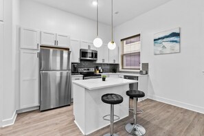 Private kitchen - Modern 2BD, Relaxing, Free Parking, In the Heart of DT Baltimore (Baltimore)
